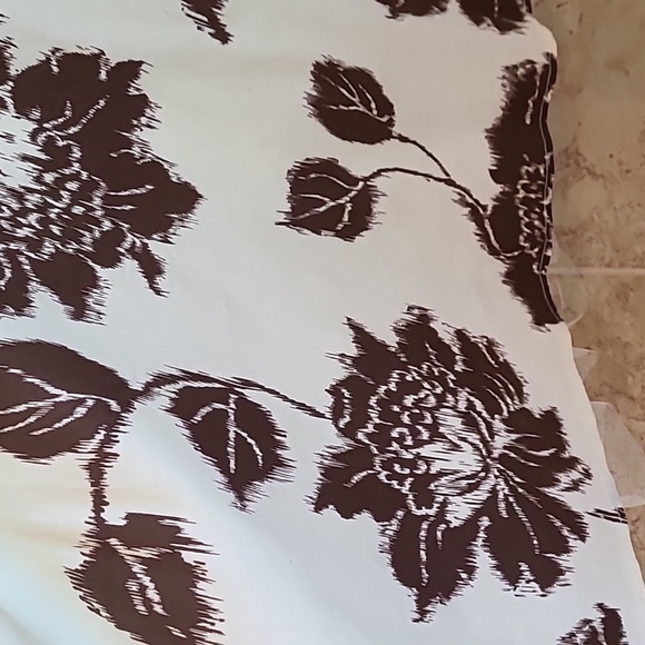 Cute halter dress - Picture 3 of 10